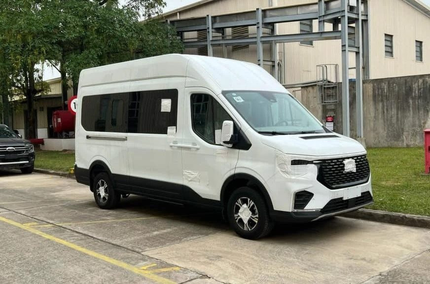 Ford Transit thế hệ mới từng nhiều lần xuất hiện khi chạy thử nghiệm tại Hải Dương. Ảnh: Hoàng Linh.