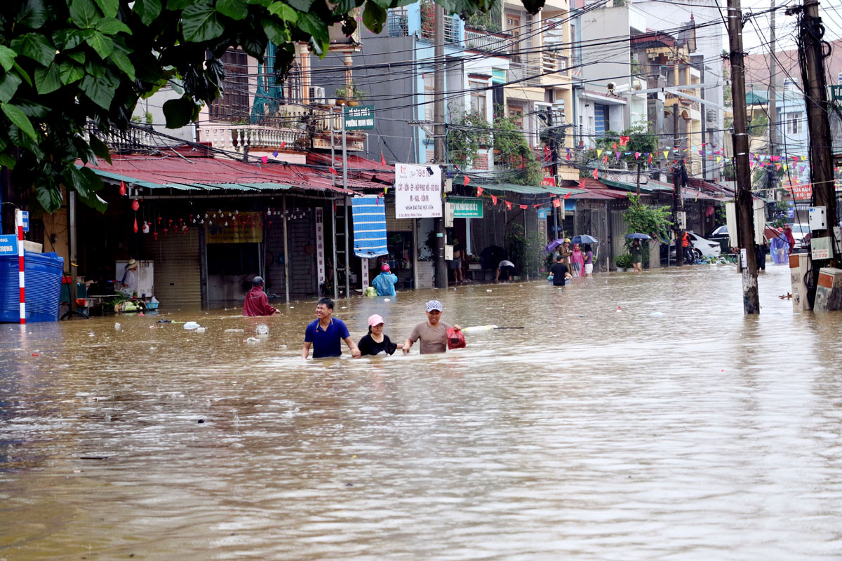 Tổ 2, 3, 4 phường Minh Khai là khu vực bị ngập lụt sâu nhất (ảnh Hoàng Tuyến)