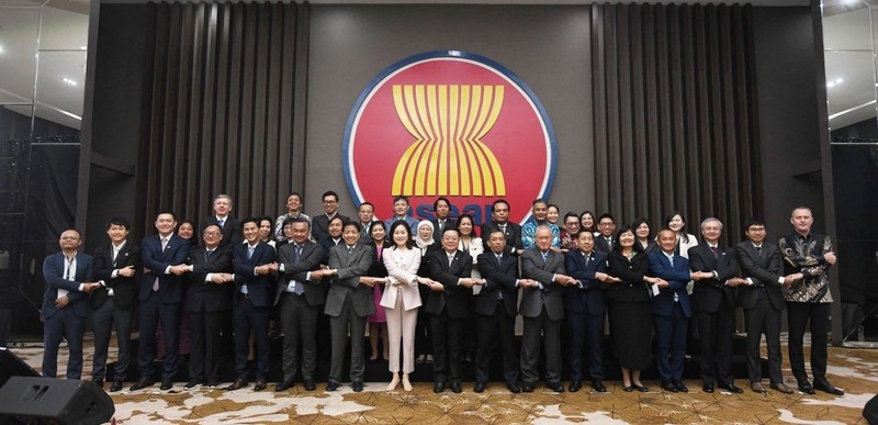 Participants posed for group photo at the ASEAN-China Future Relations Forum in Jakarta on June 19.