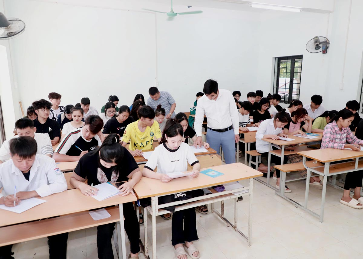 Trường THPT Hoàng Su Phì ôn thi cho học sinh lớp 12.