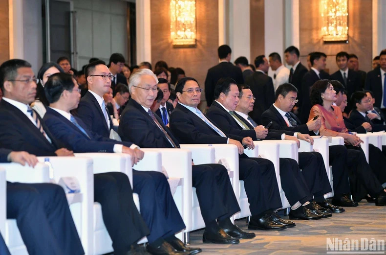 PM Pham Minh Chinh and other delegates attend the conference. 