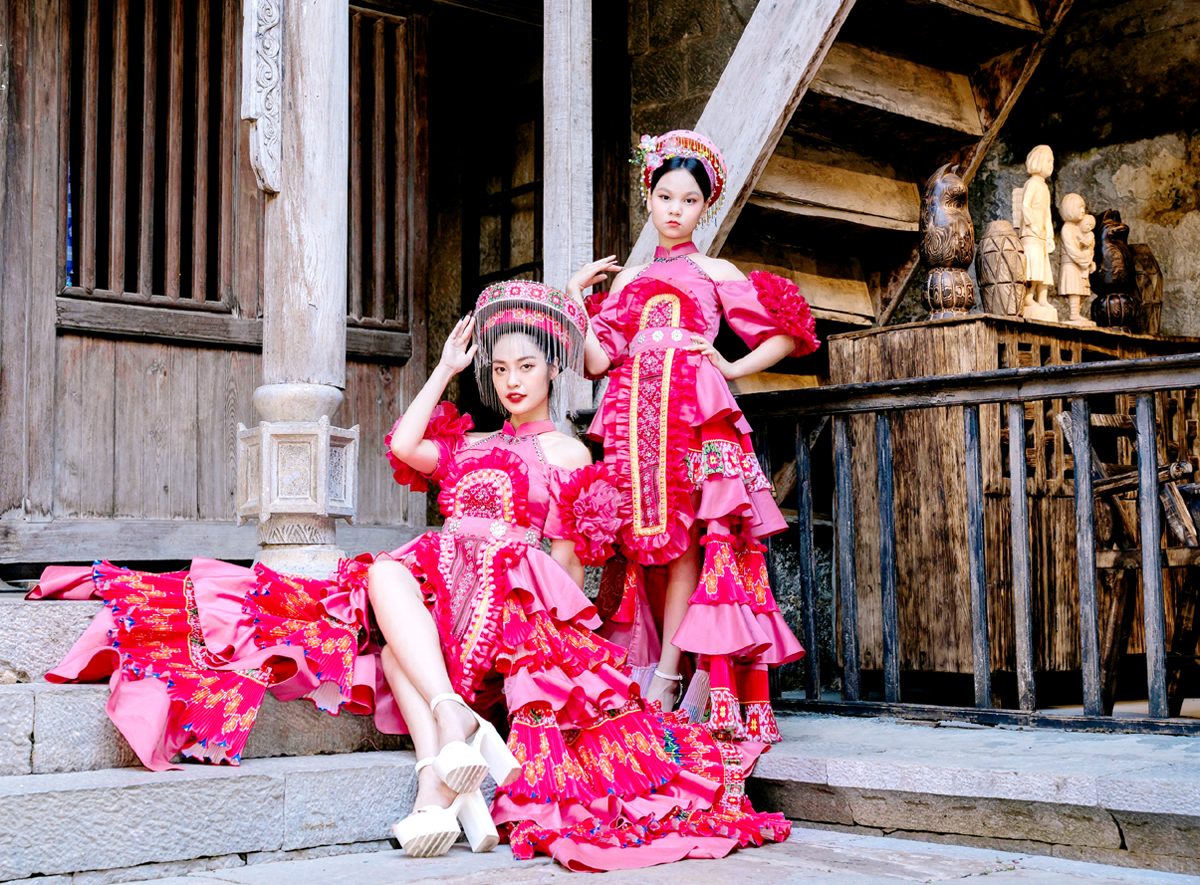 Miss Ethnic Vietnam NongThuy Hang and child models promote Ha Giang culture and tourism in the ‘Beauty of Plateau’ programme