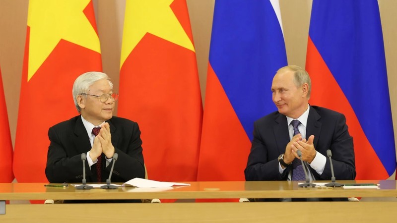 Party General Secretary Nguyen Phu Trong and President Vladimir Putin meet and speak to the press after talks, during the Party chief’s visit to Russia in 2018.