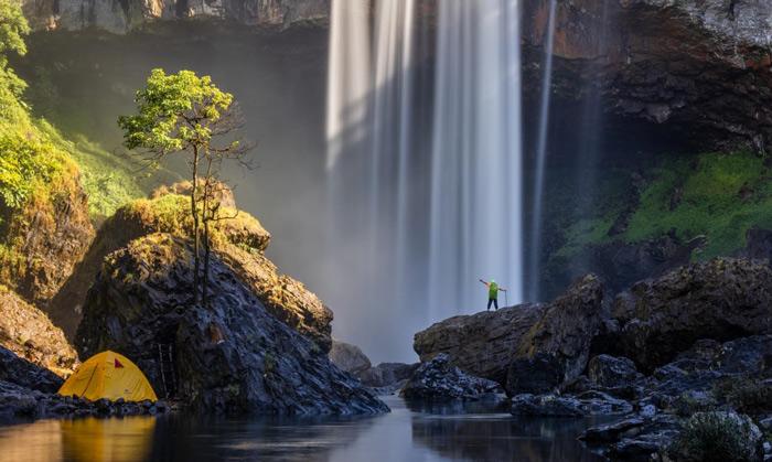 Ngất lịm với những thác nước trong rừng đẹp nhất thế giới