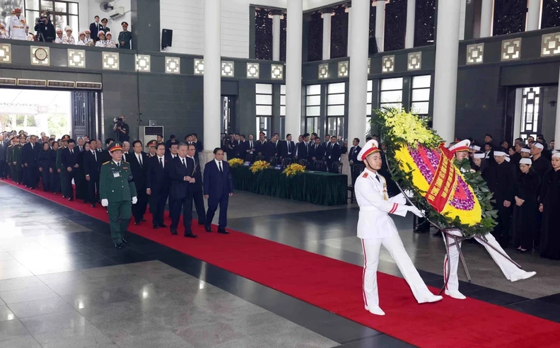 The delegation of the Central Committee of the Communist Party of Vietnam, led by Politburo member and President To Lam pays respects to General Secretary Nguyen Phu Trong. 