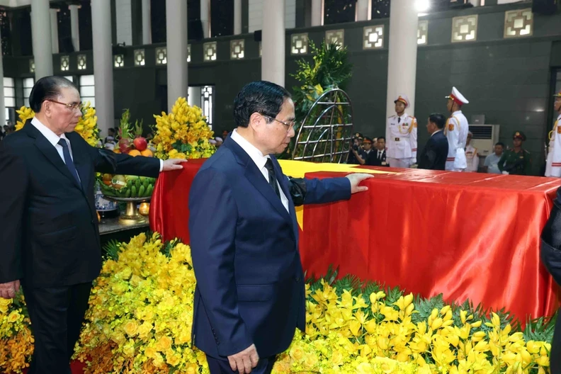 The respect-paying ceremony of General Secretary of the Communist Party of Vietnam Central Committee Nguyen Phu Trong is organised in the national mourning etiquette at the National Funeral Hall, No. 5 Tran Thanh Tong, Hanoi, from 7 AM to 10 PM on July 25 and from 7 AM to 1 PM on July 26, 2024.