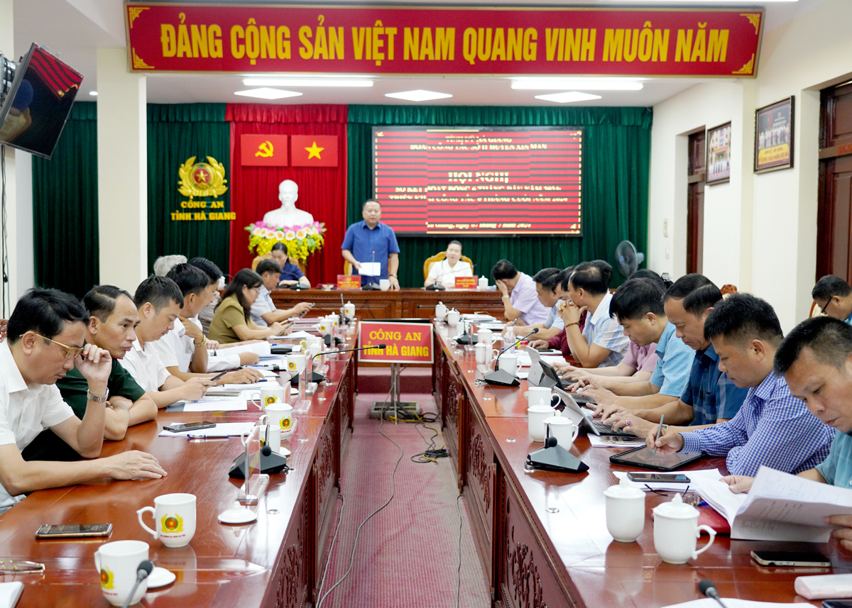 Toàn cảnh hội nghị.