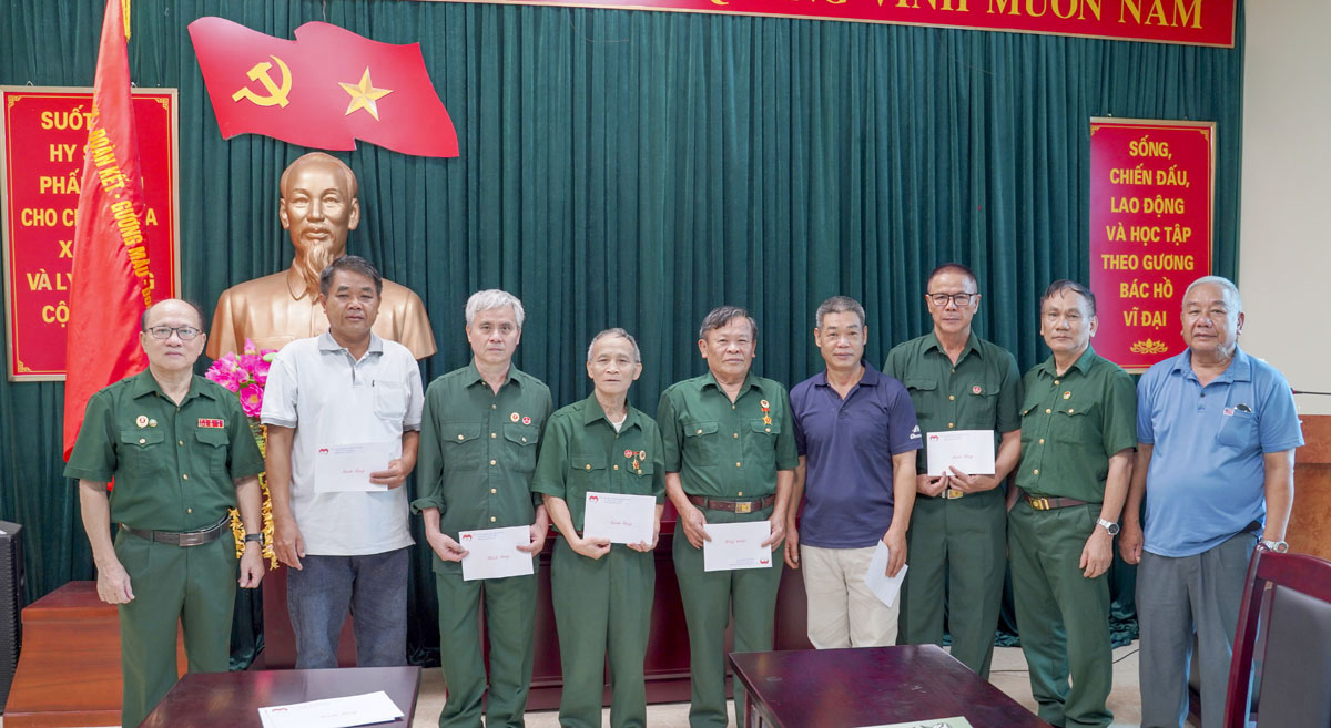 Trao quà cho thương binh, bệnh binh và thân nhân các gia đình liệt sỹ TP Hà Giang.