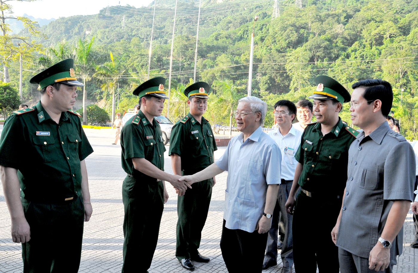 Tổng Bí thư thăm Đồn Biên phòng Thanh Thủy. Ảnh: TL