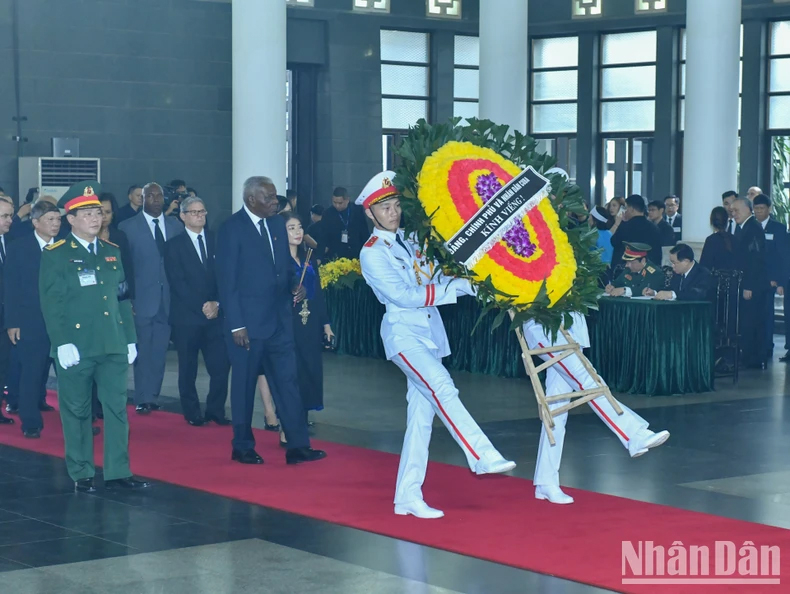 Đoàn Cuba viếng Tổng Bí thư Nguyễn Phú Trọng.