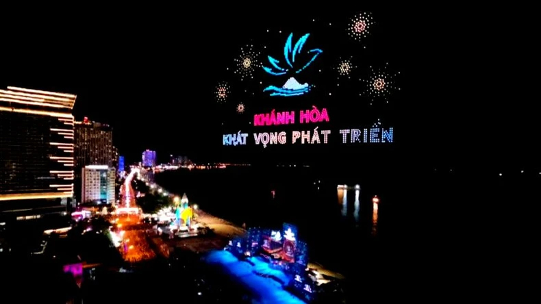 Một màn trình diễn ánh sáng bằng drone trong Festival Biển Nha Trang 2023. (Ảnh: Ban tổ chức cung cấp)