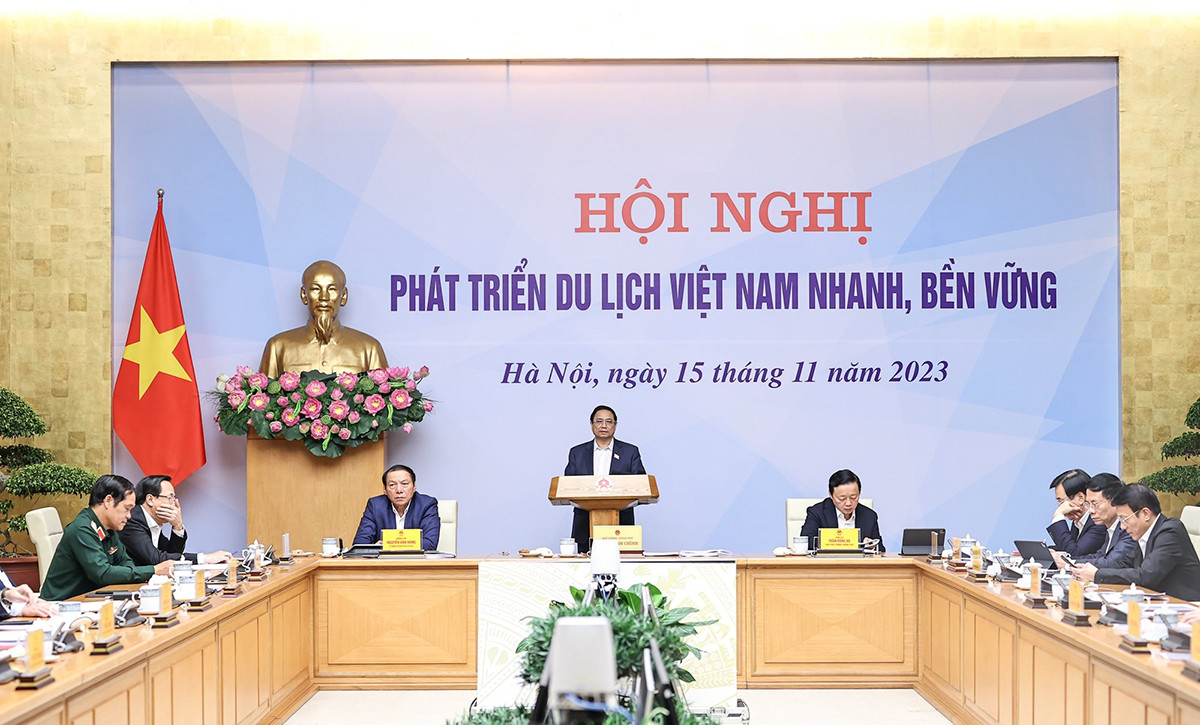 Thủ tướng Phạm Minh Chính phát biểu tại Hội nghị phát triển du lịch nhanh, bền vững vào tháng 11-2023. Ảnh: TITC