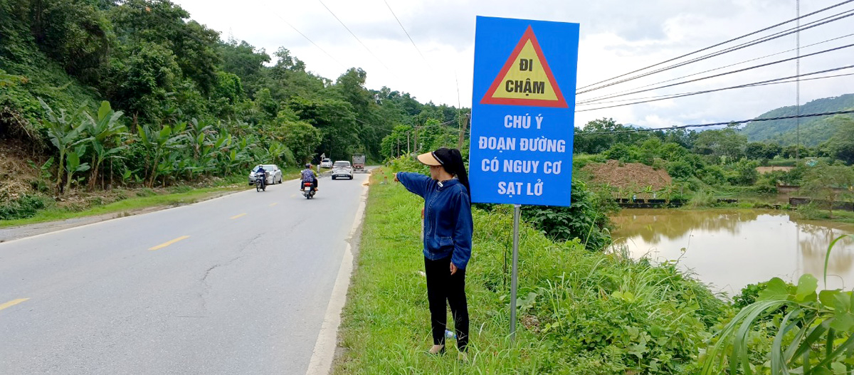 Ngành chức năng đã cắm biển cảnh báo cho người dân và phương tiện lưu thông.
