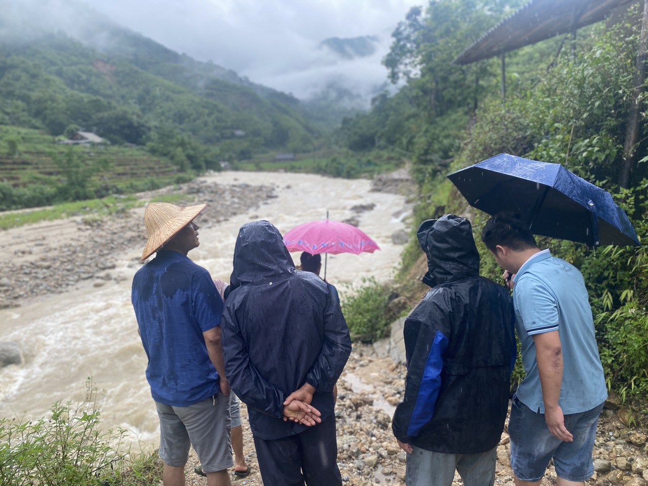 Lũ cuốn trôi đập tràn đường đi thôn Minh Sơn, Xã Xuân Minh (Quang Bình).