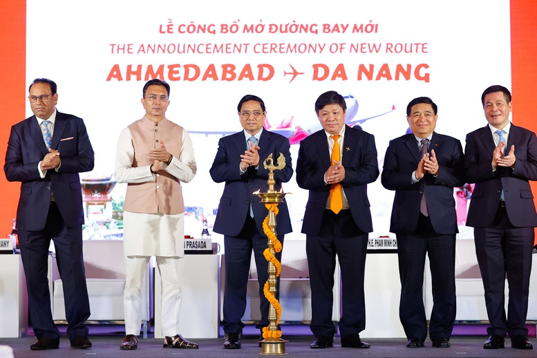 Thủ tướng dự lễ công bố đường bay Đà Nẵng (Việt Nam) - Ahmedabad (Bang Gunjarat, Ấn Độ) và đón hành khách thứ 200 triệu của hãng hàng không Vietjet - Ảnh: VGP/Nhật Bắc