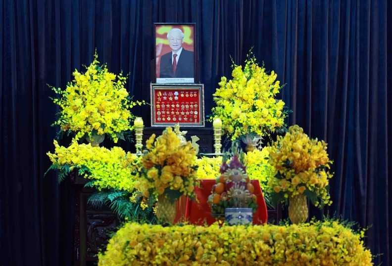 The casket of General Secretary Nguyen Phu Trong is placed at the National Funeral Hall, No.5 Tran Thanh Tong, Hanoi.