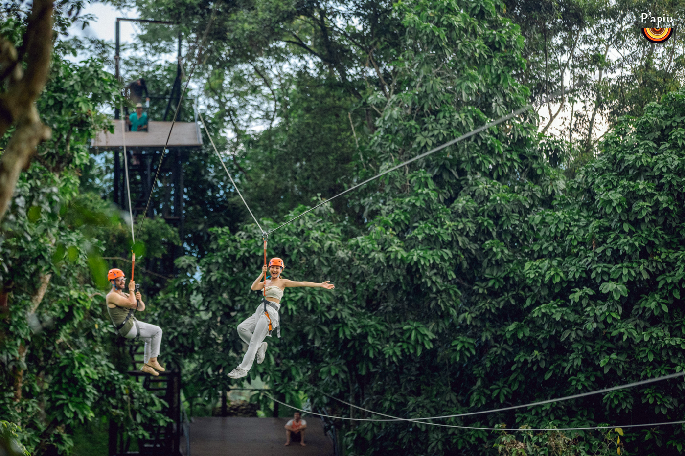 The guests can also enjoy relaxing moments as they soakin the cool water of the Jacuzziand gain a full view of the majestic mountains and forests of Ha Giang Province.