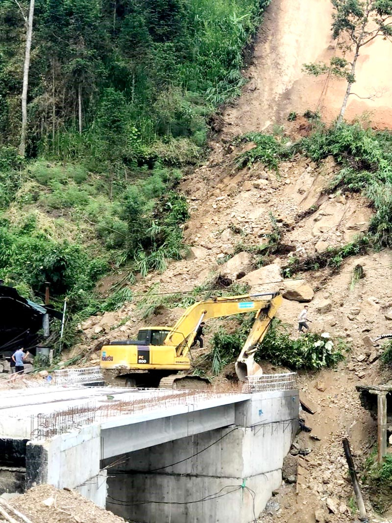 Một điểm sạt lở trên tuyến đường tỉnh ĐT.177 địa phận xã Nậm Ty (Hoàng Su Phì).      						    Ảnh CTV