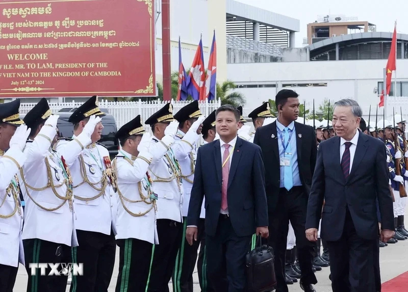 Chủ tịch nước Tô Lâm cùng Đoàn đại biểu Cấp cao Việt Nam rời Thủ đô Phnom Penh, kết thúc tốt đẹp chuyến thăm cấp Nhà nước tới Vương quốc Campuchia.