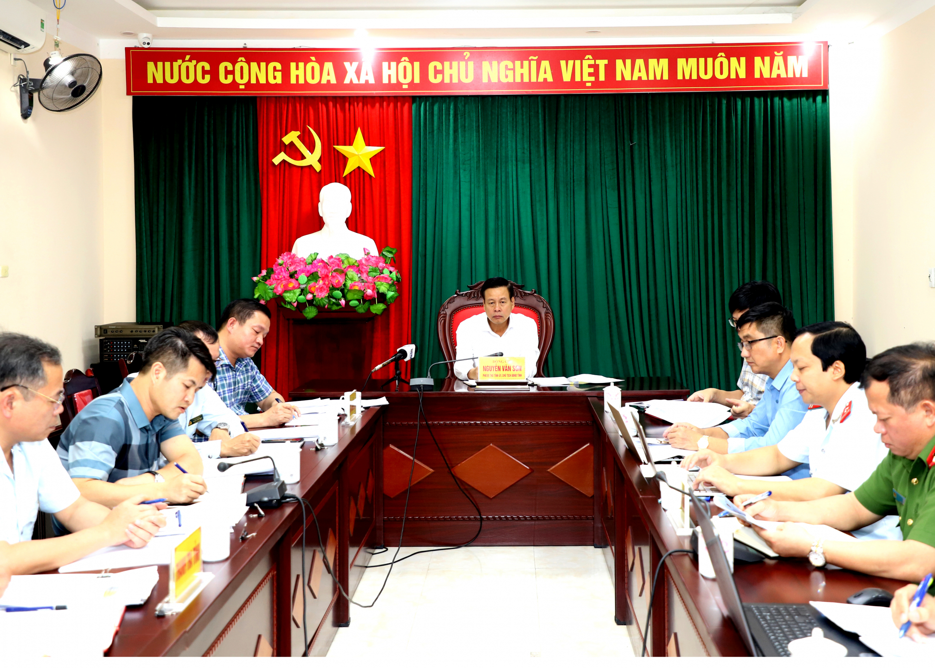 Chủ tịch UBND tỉnh Nguyễn Văn Sơn chủ trì buổi tiếp công dân.