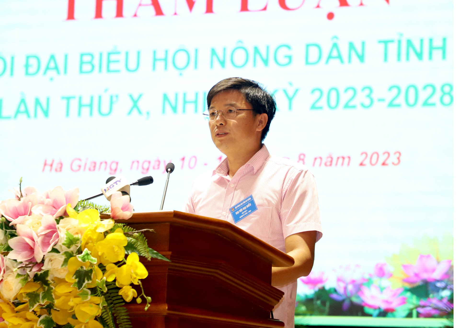 Đại biểu Đỗ Anh Tuấn, Phó Giám đốc Ngân hàng Chính sách xã hội tỉnh tham luận tại đại hội.