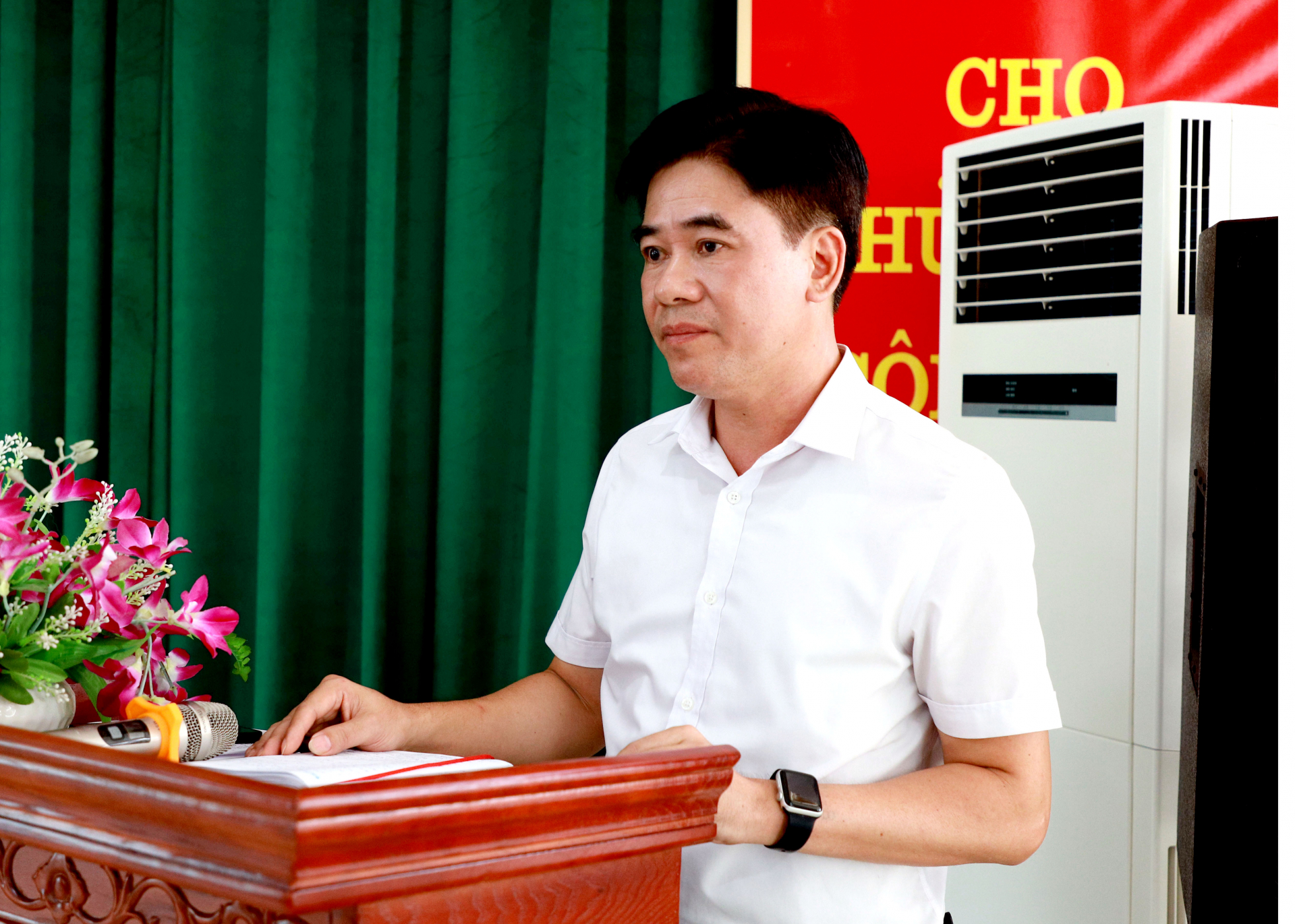 Đại diện Công ty In Hà Giang trao đổi kinh nghiệm công tác xây dựng phong trào.