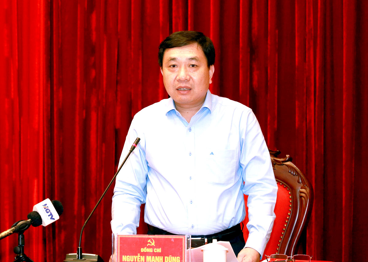 Quyền Bí thư Tỉnh ủy Nguyễn Mạnh Dũng phát biểu tại phiên họp.
