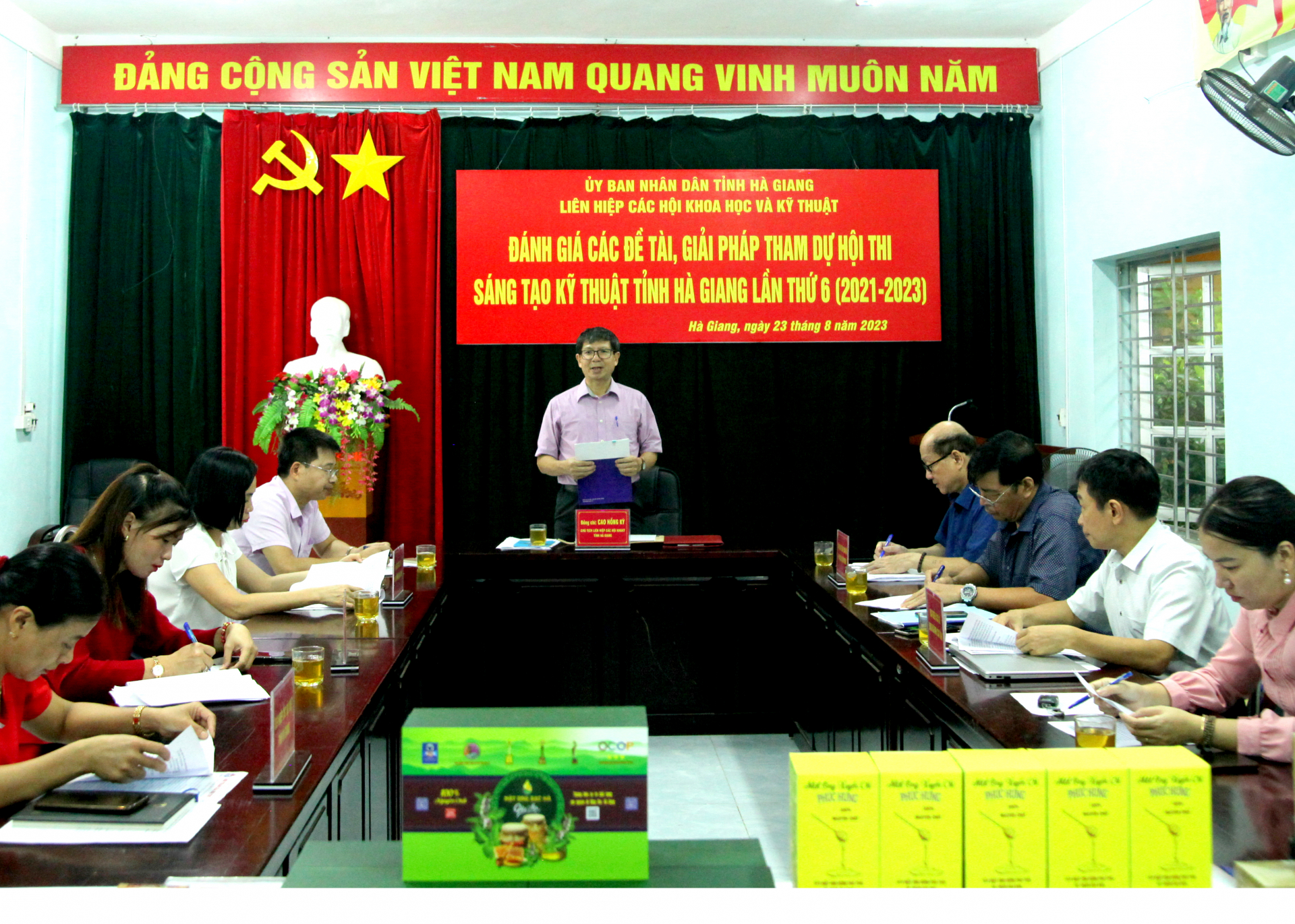 Toàn cảnh cuộc họp.
