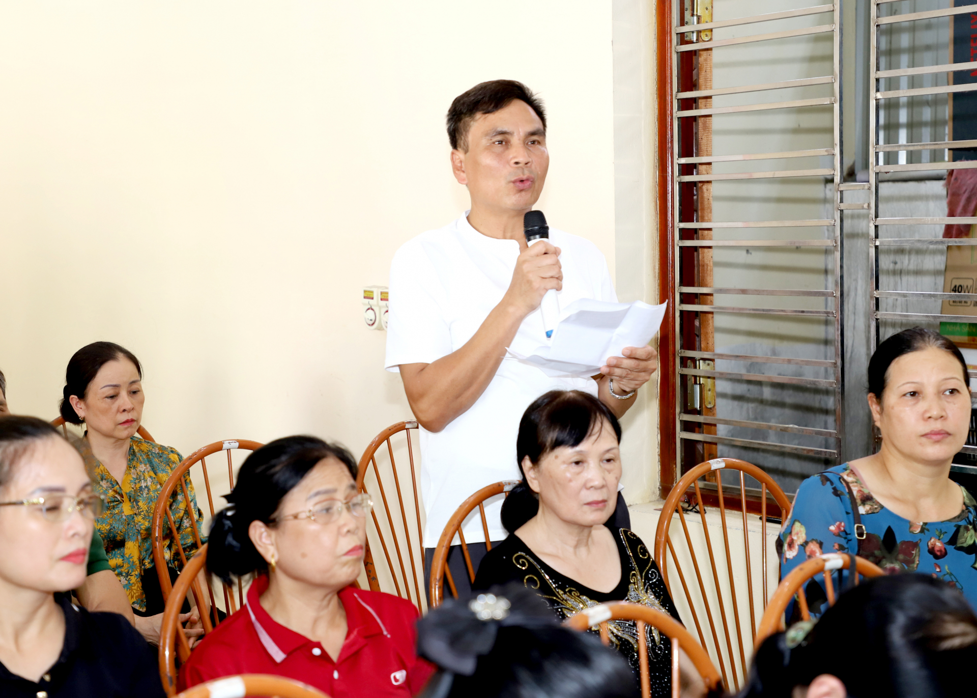 Cử tri phường Minh Khai phát biểu đề xuất, kiến nghị với đại biểu HĐND tỉnh