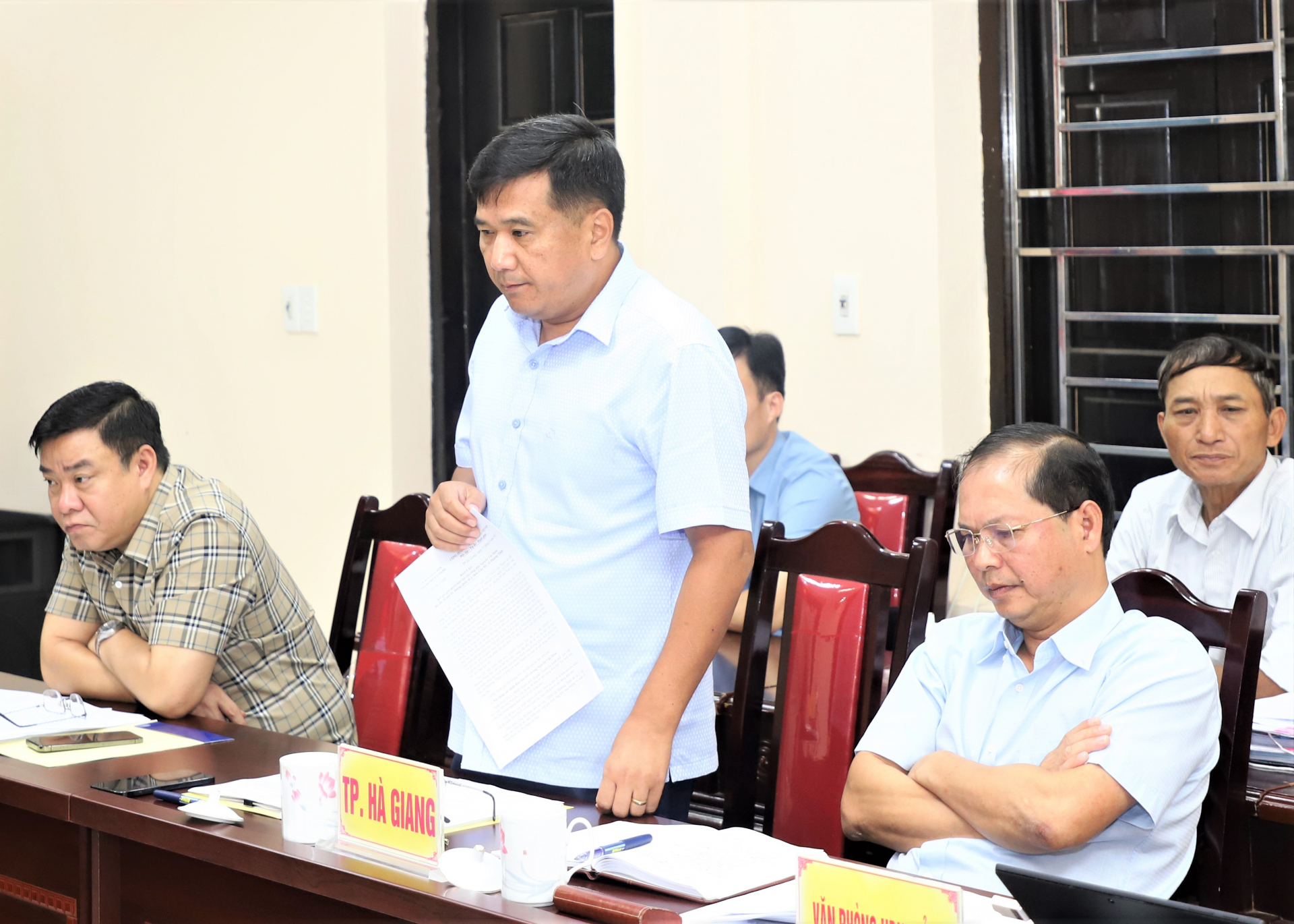 Bí thư Thành ủy Hà Giang Hầu Minh Lợi trao đổi, làm rõ một số nội dung theo đơn kiến nghị.