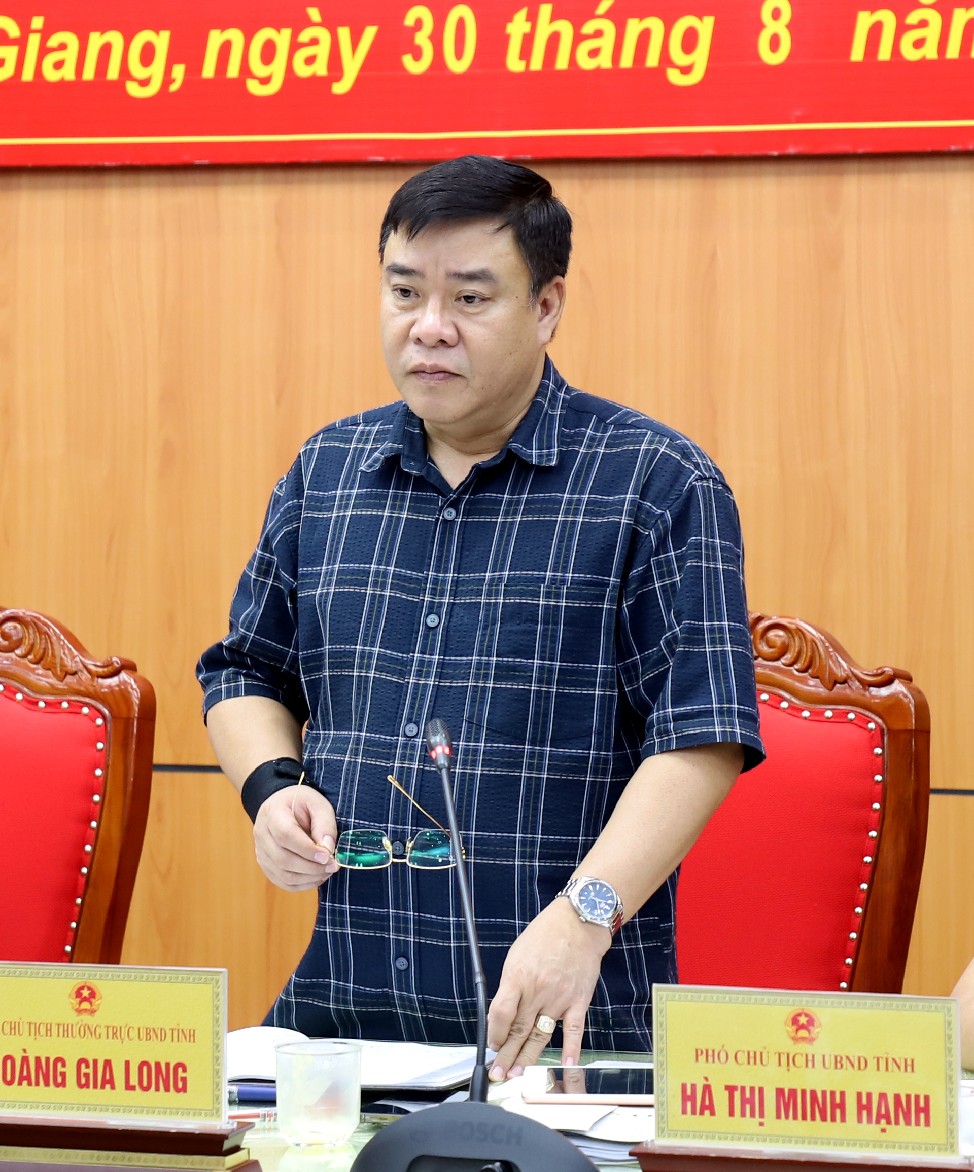 Phó Chủ tịch Thường trực UBND tỉnh Hoàng Gia Long đề nghị các ngành, địa phương triển khai đồng bộ, quyết liệt các giải pháp để thực hiện hiệu quả các nhiệm vụ phát triển KT - XH.