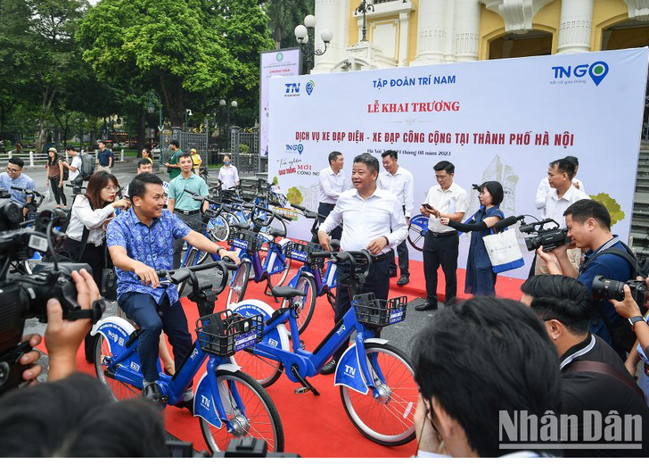 Trải nghiệm dịch vụ xe đạp điện-xe đạp công cộng tại Hà Nội