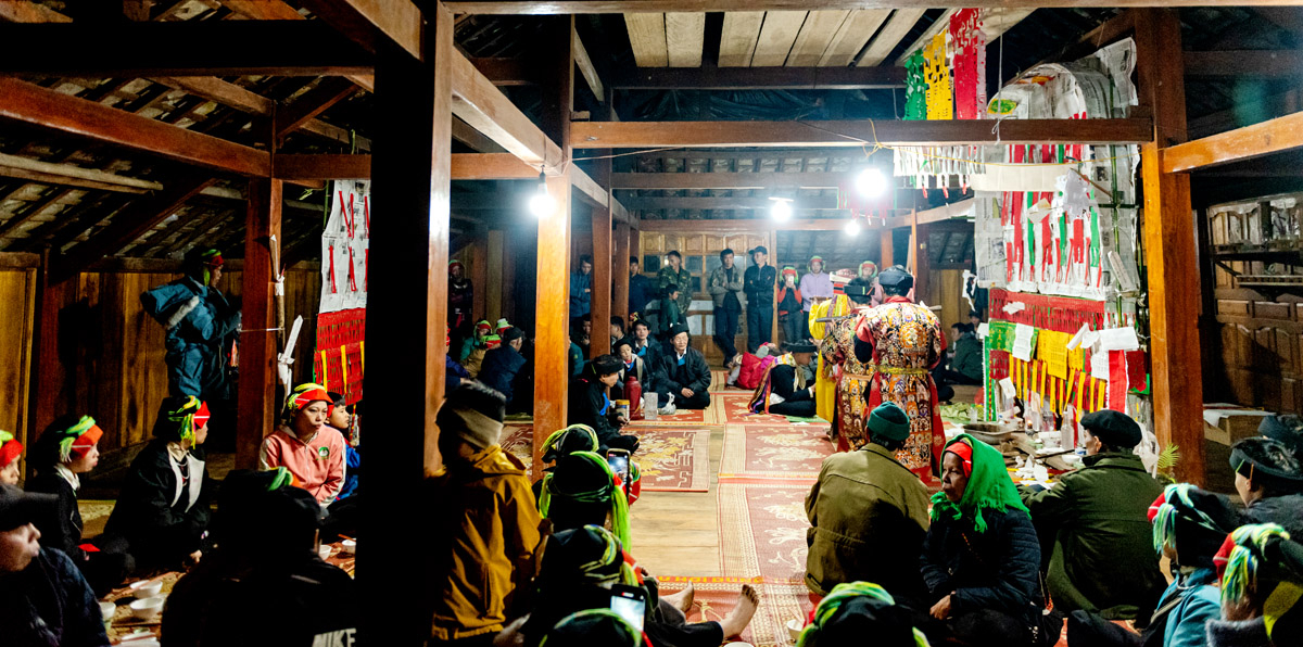 The worship space is represented as a world of the living: 2 altars facing each other, one side is the gods, the other side is the ancestors. Many villagers and relatives are invited to attend the ritual.