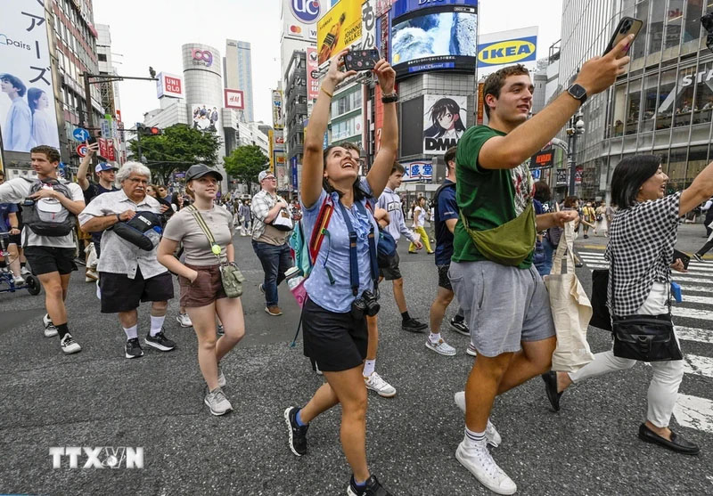 Khách du lịch tại Tokyo, Nhật Bản. 