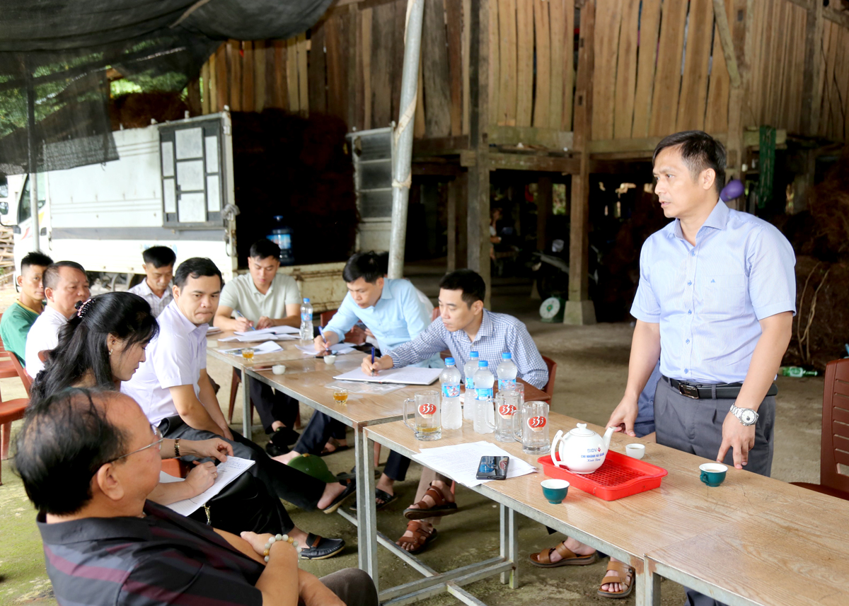 Phó Chủ tịch UBND thành phố Hà Minh Mẫn đề nghị Sở GTVT và các đơn vị liên quan khảo sát cụ thể đối với khu vực đổ thải theo dự kiến.