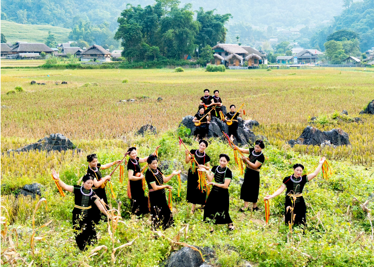 Tha villagers preserve their traditional Then singing art form.