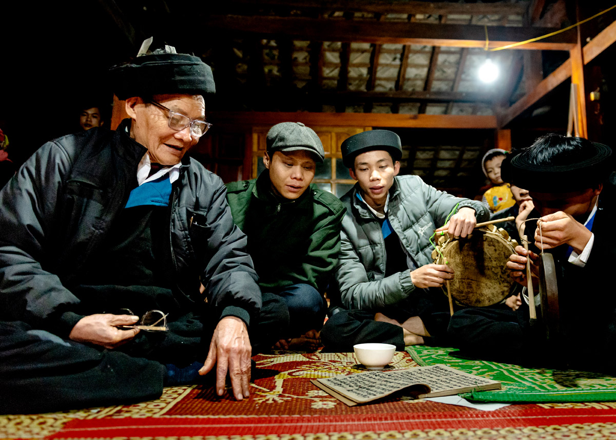 The ritual was held all night long, with the shamans taking turns to perform the rituals.