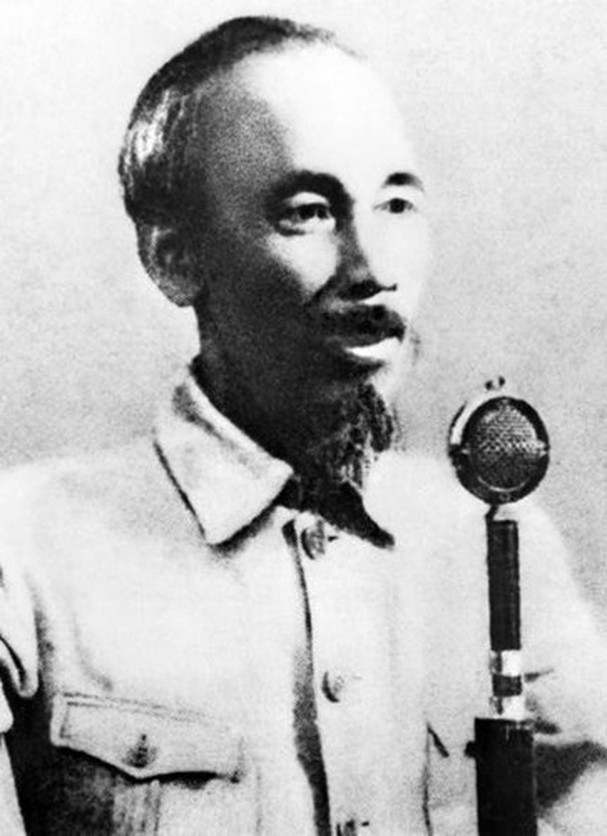  Ngày 2/9/1945, tại Quảng trường Ba Đình, Hà Nội, Chủ tịch Hồ Chí Minh đọc Tuyên ngôn độc lập, khai sinh nước Việt Nam Dân chủ Cộng hòa, mở ra kỷ nguyên mới cho lịch sử dân tộc.
(Ảnh tư liệu)