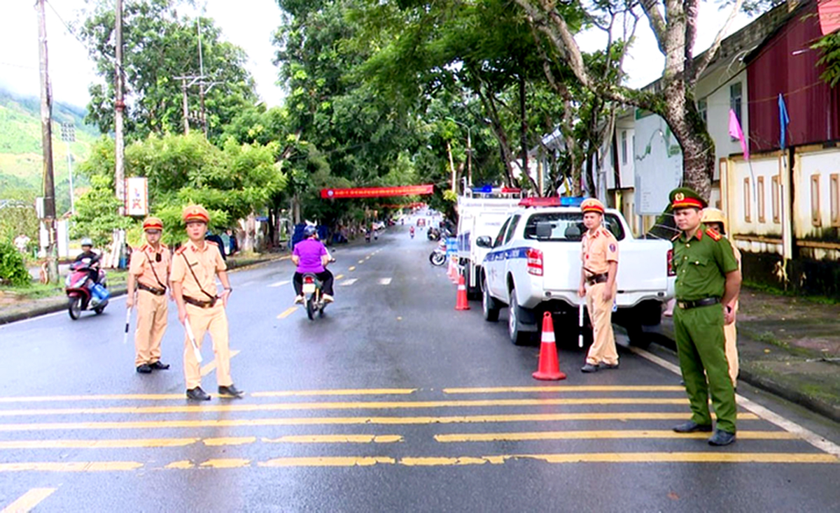 Công an huyện Bắc Mê triển khai tháng cao điểm kiểm tra, kiểm soát bảo đảm an ninh, trật tự.
