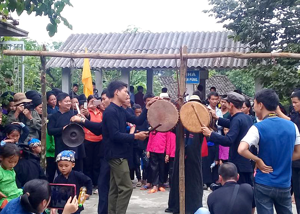 The Khu Cu Te Festival of the La Chi people in Ban Diu Commune is celebrated annually in the seventh lunar month.