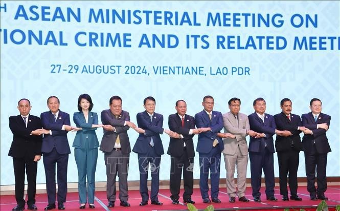 Representatives from ASEAN countries at the 18th ASEAN Ministerial Meeting on Transnational Crime (AMMTC-18) held in Laos. 