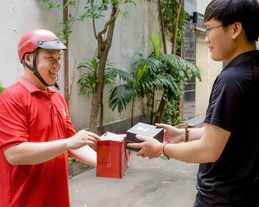 Hải Triều giao hàng tận tay khách tại nội thành thành phố Hồ Chí Minh