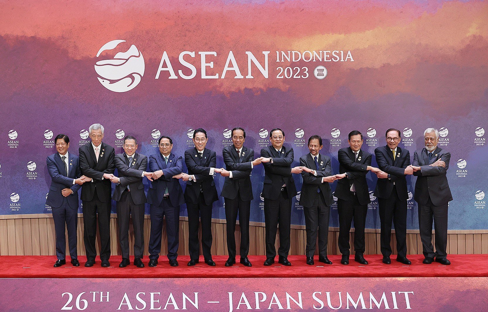 Thủ tướng Phạm Minh Chính cùng lãnh đạo các nước ASEAN và Nhật Bản - Ảnh: VGP/Nhật Bắc