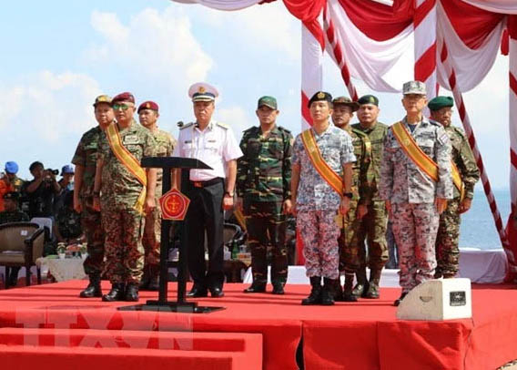 Đại diện quân đội các nước tham gia Diễn tập Đoàn kết ASEAN lần thứ nhất.