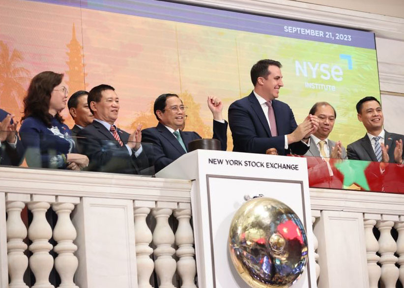Thủ tướng Chính phủ Phạm Minh Chính rung chuông khai mạc phiên giao dịch tại Sàn giao dịch chứng khoán New York (NYSE) 