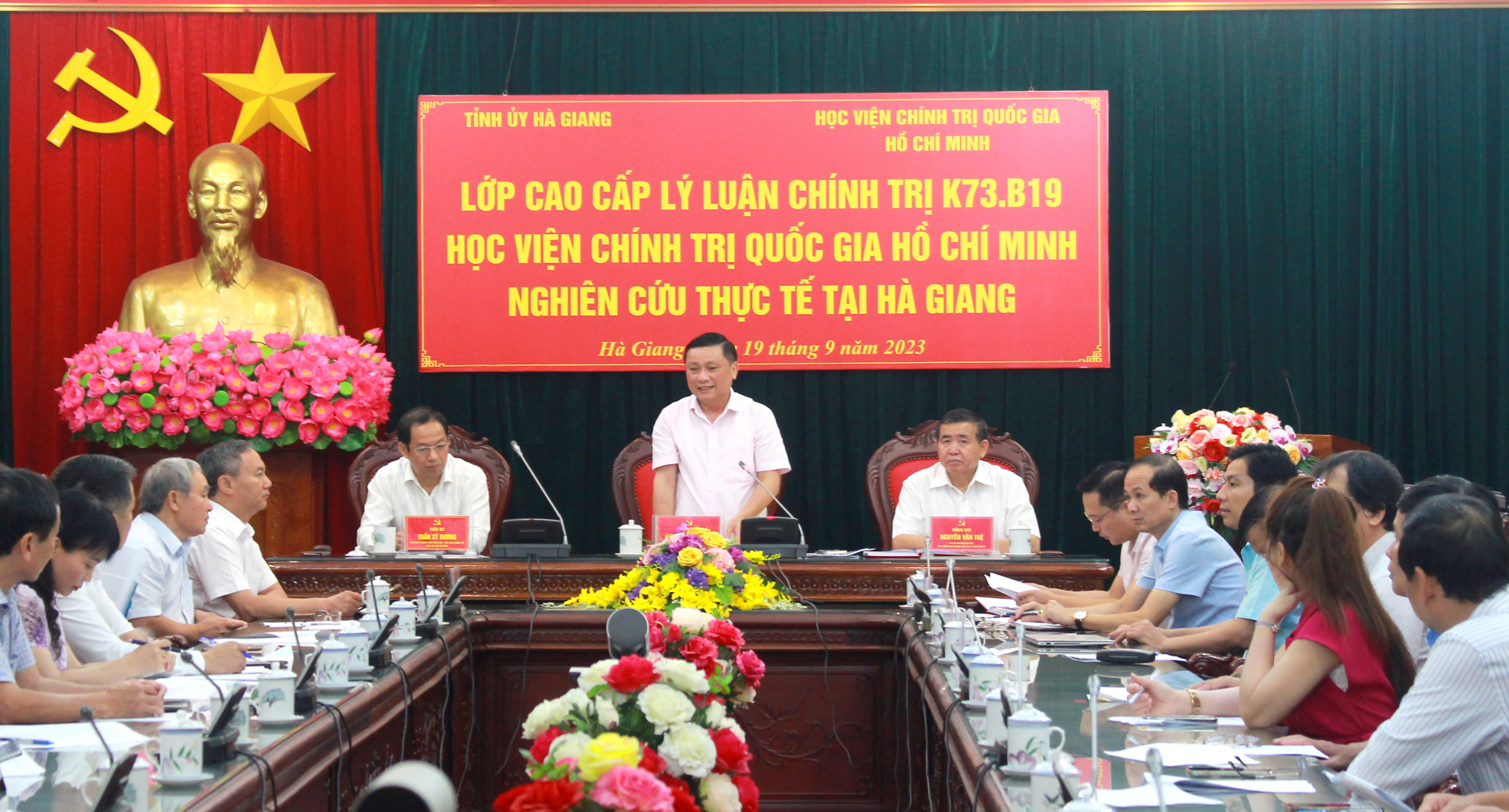 Đồng chí Nguyễn Minh Tiến, Trưởng Ban Tổ chức Tỉnh ủy phát biểu tại buổi làm việc