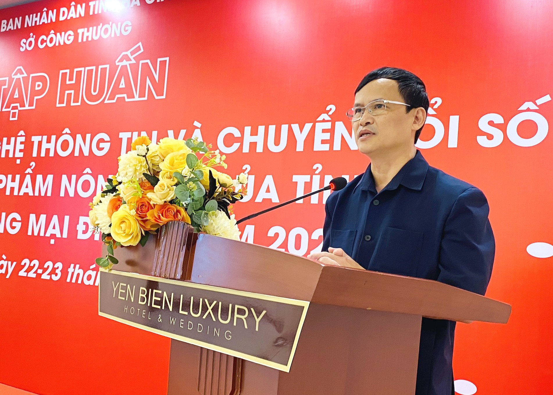 Đồng chí Triệu Tài Phong, Giám đốc Sở Công thương phát biểu khai mạc