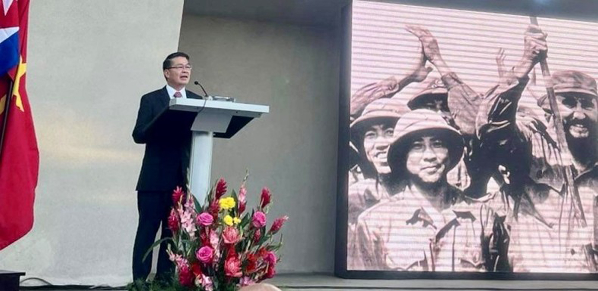 Đại sứ Việt Nam tại Cuba Lê Thanh Tùng phát biểu tại lễ kỷ niệm.