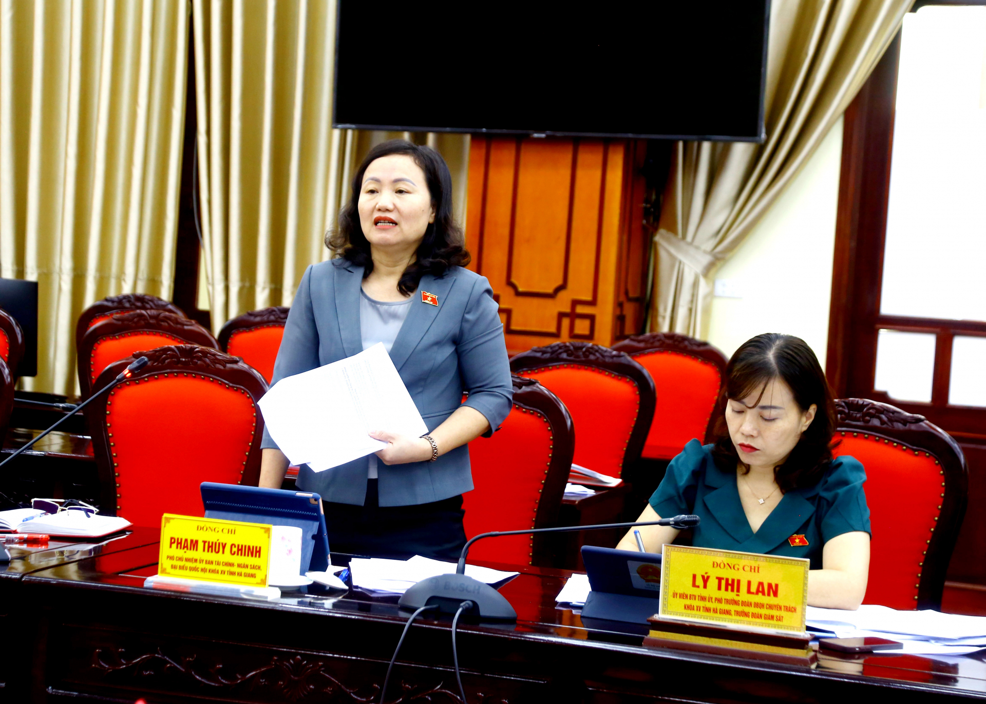 Phó Chủ nhiệm Ủy ban Tài chính - Ngân sách Quốc hội Phạm Thúy Chinh cho rằng, tỉnh nên đánh giá cụ thể chỉ tiêu phát triển BHXH, BHTN và giải pháp hàng năm.