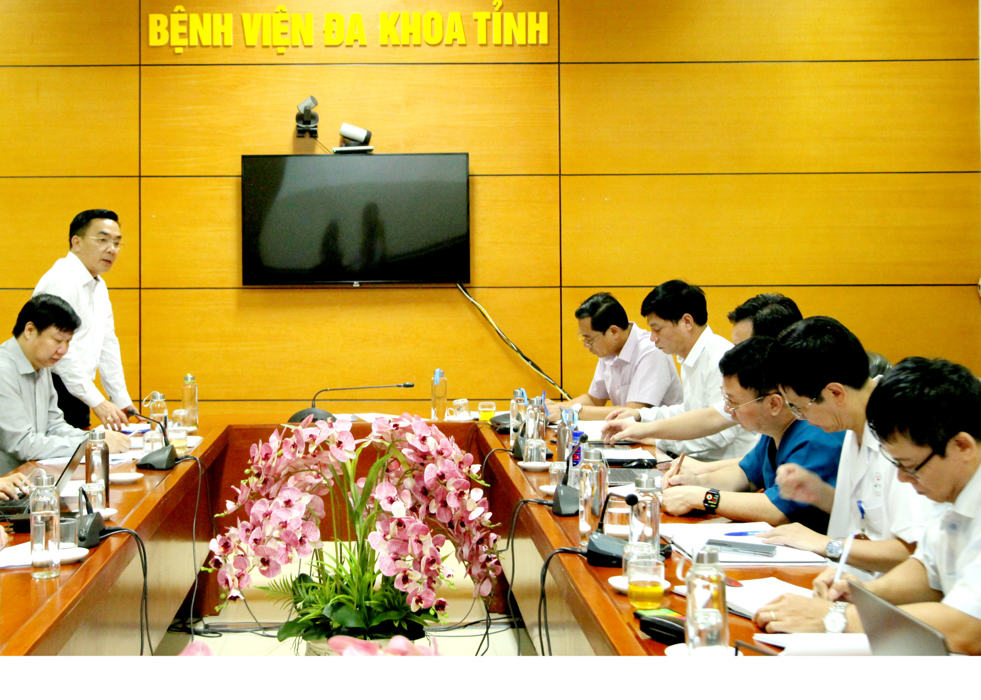 Đồng chí Nguyễn Lương Tâm, Phó Cục trưởng Cục Y tế dự phòng phát biểu chỉ đạo tại cuộc họp với Sở Y tế tỉnh.